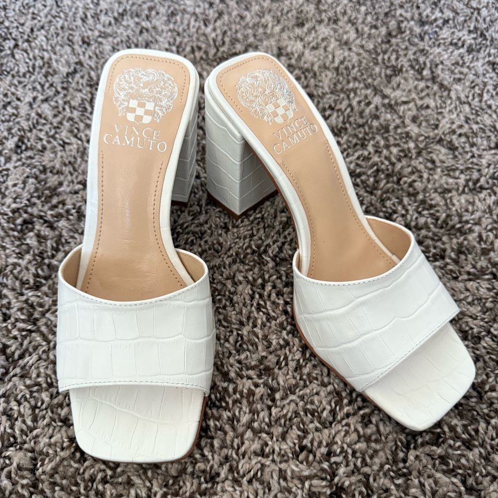 VINCE CAMUTO; NEW Size 5, White Women's Heeled Sandals, Mules, Heels